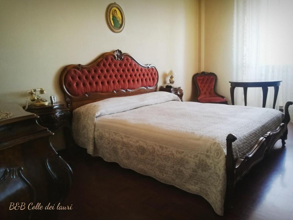 مبيت وإفطار لوريتو Colle Dei Lauri المظهر الخارجي الصورة